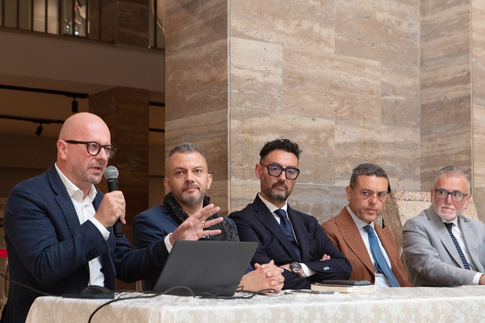 A speaker at the microphone during the Paestum Smart panel